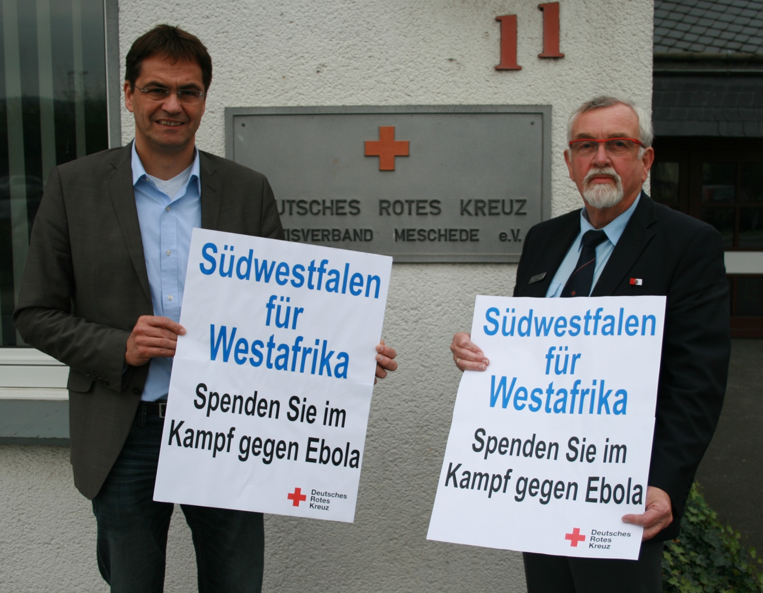 Lothar Wrede - Präsident DRK-Kreisverband Altkreis-Meschede e.V. und Peter Liese rufen zu Spenden im Kampf gegen Ebola auf
